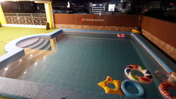 Pool_06-1.webp